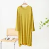 Bata de noche de modal para mujer, corta por delante y larga por detrás, con cuello redondo y manga larga, ropa de casa holgada de talla grande para primavera, se puede usar en exteriores, vestido largo para mujeres de talla grande