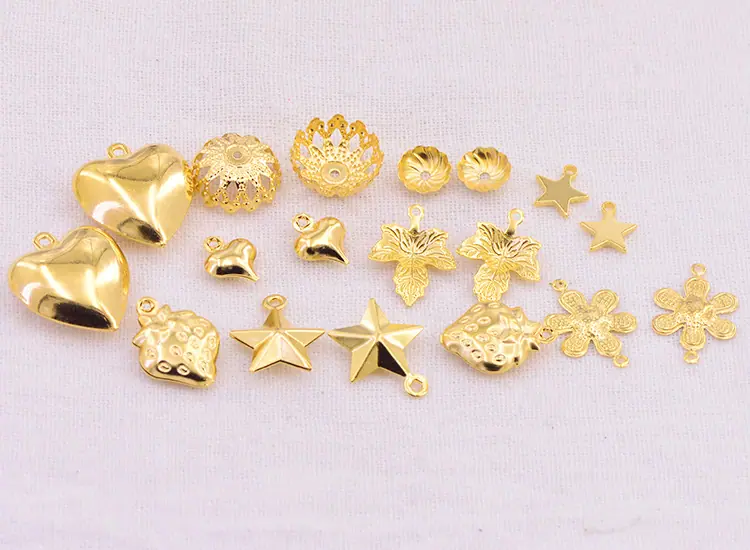 金色饰品