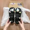 Zuecos de Eva Ligeros y Modernos con Dibujos Animados Lindos para Mujer 2026 Nuevo Modelo Sandalias Deslizables Resistentes al Desgaste Antideslizantes para Exteriores de Doble Uso