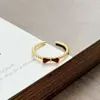 Novo Anel Aberto Angorá Vermelho Gota de Óleo Branco Anel Retro Feminino Nicho High-End Acessível Luxo