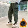 Z805 Yang Temprano Niños Invierno Mono Terciopelo Pierna Pantalones Casuales Pantalones Atrapados para Niños Grandes Moda Tendencia Pantalones Forrados de Felpa
