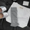 Sapatos com Meias Empilhadas de Algodão Estilo Miu para Mulheres, Apresentando Bordas Franzidas, Meias Empilhadas de Malha em V, Meias Finas Retro Vazadas para Primavera e Verão