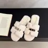 Chinelos Fofos Femininos para Uso Externo Outono e Inverno Novo Estilo Fundo Plano Tira Única Chinelos de Algodão Espessados Antiderrapantes Moda para Casa Versátil