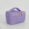 Bolsa de maquillaje cuadrada acolchada con nuevo diseño de vid tejida, ligera, gran capacidad, tacto de alta gama, bolso de mano portátil