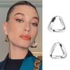 Pendientes triangulares brillantes de moda europea y americana con hebilla distintiva de viento frío, pendientes de temperamento femenino de moda coreana.