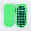 Calcetines Cortos Antideslizantes Personalizados con Jacquard de Logo y Puntos Antideslizantes, Calcetines para Niños con Puntos Antideslizantes para Ventas Transfronterizas