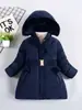 Jaqueta feminina acolchoada de algodão de comprimento médio, forrada com fleece e espessa, estilosa e moderna, casaco de algodão acolchoado da moda para o inverno, novo modelo de exportação