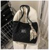 Bolso grande de mujer, bolso cruzado, moda de primavera y verano, bolso de mano con estampado de rombos y bufanda de seda, bolso de hombro portátil de ocio, lote nuevo