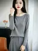 Suéter Andy de lã macio e confortável para mulheres, corte justo, design ombro a ombro, decote único de um ombro, padrão canelado irregular, efeito emagrecedor, perfeito como peça de base ou suéter