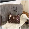 Bolso Tote Minimalista Texturizado de Puntos para el Brazo Otoño Temprano 2026 Nuevo Diseño de Nicho Bolso de Mano Casual con Personalidad Bolso de Hombro