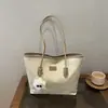 Bolso de mujer 2026 nuevo modelo primavera-verano, bolso tote simple de hombro, bolso de hombro de nicho de alta gama, comercio exterior