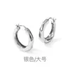 Pendientes pequeños de estilo coreano y japonés, pendientes de lujo ligero, pendientes colgantes de plata, pendientes de nicho, pendientes de metal irregulares únicos para mujer