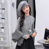Conjunto de Tres Piezas para Niñas Otoño e Invierno Nuevo Estilo Coreano Chaleco de Punto Capa Base Superior Falda Botón Flor Set de Tres Piezas Falda Primavera y Otoño