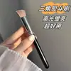 Brocha de Maquillaje Triangular, Brocha para Corrector, Brocha Individual de Cerdas Suaves Que No Absorbe Producto, Brocha para Iluminar el Surco Lagrimal sin Dejar Marcas, Brocha de Mango Largo
