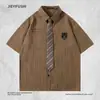 Camisa de Manga Corta a Rayas para Hombre, Verano Casual Estilo Callejero Versátil Estilo Universitario con Decoración de Bolsillo y Cuello Campana