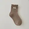 Calcetines para Niñas Estilo Coreano Otoño/Invierno Nuevo Estilo Etiqueta de Tela Puntada Doble Volante Calcetines de Media Pantorrilla Para Niños Mayores Algodón Peinado Calcetines para Niñas