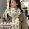 Bufanda Retro a Cuadros de Una Pieza para Mujer Invierno Bufanda de Imitación Cachemir Regalo para Día de Estudiante de Invierno Borla Versátil