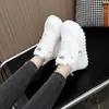 [Personalizado] Zy12261-1 Nuevos Zapatos de Algodón con Forro de Felpa Invierno 2023 Versátiles, Zapatos Cálidos que Aumentan la Altura para Estilo Callejero Estudiantes