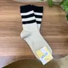 Calcetines Negros Coreanos para Mujer Venta al Por Mayor Otoño e Invierno Nuevos Calcetines a Media Pantorrilla Calcetines de Algodón a Rayas Combinación de Colores Ins Modernos Cálidos y Engrosados