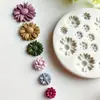 DIY Margarita Pequeña Rosa Crisantemo Plumeria Pegamento de Resina Decoración de Pasteles Jabón Hecho a Mano Colgante Herramientas de Arcilla