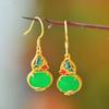Pendientes de jade hetiano natural de imitación, pendientes clásicos de Coururd, pequeños y exquisitos pendientes de gancho chapados en oro, estilo antiguo con cheongsam.