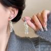 Pendientes con borlas de perla gris trigo para mujer, ligeros, lujosos, de alta gama, con un toque distintivo, pendientes redondos de cara redonda para el Año Nuevo 2024.