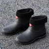 Novos Sapatos Impermeáveis para Casal Sapatos de Chuva Masculinos e Femininos Cano Curto Estilo Coreano Estudante Galochas Versáteis Sola Grossa Resistentes ao Desgaste Antiderrapantes Botas de Água
