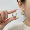 Hebilla de Oreja Cesta de Flores Hueca Color Marrón Maillard Moda Exquisito Diamante Industria Pesada Alta Calidad Socialité Lujo Ligero Pendientes Super Brillantes