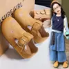 Zapatos tipo Birkenstock para niña, nuevos zapatos casuales de cuero pequeños estilo primavera y otoño 2026, zapatos de slip-on con hebilla de cobertura total