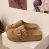Zapatos Birkenstock retro extremadamente elegantes con plataforma para aumentar la altura para mujer, nuevos mocasines cerrados de otoño 2026 para uso en exteriores