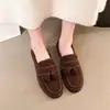 Mocassins Redondos de Couro Camurça de Vaca para Mulheres 2025 Outono Novos Sapatos de Feijão com Solado Plano Franja Casual Versátil Flats para Mulheres