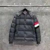 TB Tom Winter Manga Izquierda Raya Roja Blanca Azul Chaqueta de Plumas Abrigo Casual para Hombres y Mujeres Abrigo de Plumas Cálido Versátil