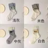 Calcetines de mujer de media pantorrilla con bloques de color para primavera y otoño, estilo japonés moderno con cachorros de dibujos animados, calcetines largos de estilo étnico retro para mujer en invierno
