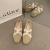Sapatilhas femininas planas e delicadas em estilo francês com tiras cruzadas de renda, bico quadrado raso, camurça, sapatilhas versáteis para o dia a dia