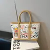 Moderna y Linda Estilo Coreano 2025 Nueva Bolsa de Hombro Tote de Gran Capacidad con Estampado de Graffiti de Dibujos Animados Elegante para Salir