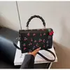 Bolsa de Mão Fresca e Simples com Estampa de Cereja para Mulheres, Nova Bolsa Transversal Tendência Estilo Coreano 2026, Bolsa Quadrada Pequena Estilosa e Doce