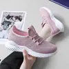 [Tamanho 35, Tamanho 42] Tênis de Malha Tecida Fly de Comércio Exterior Nova Coleção Primavera/Verão 2021 Sapatos Femininos Tamanho Grande Sapatos Brancos