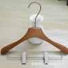 Tienda de ropa al por mayor perchas especiales de madera maciza tienda de ropa para mujer ropa para colgar de madera antideslizante soporte de madera sin costuras ropa para colgar logo
