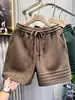 Shorts Casuais Esportivos Pesados com Design de Três Listras Clássicas de Verão Calças de Cinco Pontos Largas Masculinas Shorts Americanos de Comprimento Médio