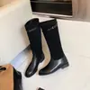 Botas de montaria retrô de couro legítimo de boi para mulheres, botas longas com bico redondo, salto grosso, detalhe de fivela, cano largo e efeito emagrecedor, estilo western