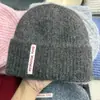 Gorro de Punto Ajustado de Tela Color Block de Moda para Mujer, Cálido y Versátil de Felpa para Otoño e Invierno, Gorro para Clima Frío que Reduce la Edad
