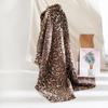 Novo Cachecol de Imitação de Caxemira Outono e Inverno Europeu e Americano Moda Feminina Estampado Animal Print Franja Curta Xale Cachecol à Prova de Vento de Alta Qualidade