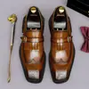 Novos mocassins de fivela de couro estilo britânico para homens, sapatos pequenos de couro retrô, sapatos slip-on brogue de bico quadrado, calçados masculinos versáteis