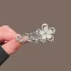 Pinza para el pelo de flecos de alta gama estilo Ins, pinza de pico de pato, moderna y simple, elegante diseño de mariposa y flor, pinza lateral de aleación de plata