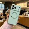 Adequado para Apple 18 Pro Max, capa de celular fosca com sensação de pele com suporte magnético giratório, capa protetora com furo de precisão para iPhone 17