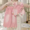 Conjunto de Primavera y Otoño para Niña 2025 Nuevo de Moda para Bebé Niña Elegante Celebridad de Internet Chal de Encaje Camisa Base Pantalones Conjunto de Tres Piezas