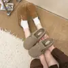 Use suela de hebilla gruesa 2026 sin cordones estilo nuevo zapatillas exteriores de algodón invierno zapatillas de media caña mules para mujer forro de felpa cálido correa de cuero retro
