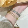 Pulsera Cruzada de Cuatro Hojas Hueca Más Vendida para Mujer Exquisita Hebilla Incrustada de Circonita Material de Latón Amarillo Joyería de Mano Versátil