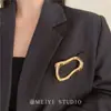 Broche Minimalista Hueco de Metal Modelo Nuevo 2026 Moda de Gama Alta Accesorio para Abrigo y Traje Broche