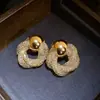 Brincos de Prata Europeus Retrô com Pinos de Prata e Flor Torcida Simples Modernos Exquisitos Leve Luxo Toque de Alto Padrão Joias de Orelha Femininas